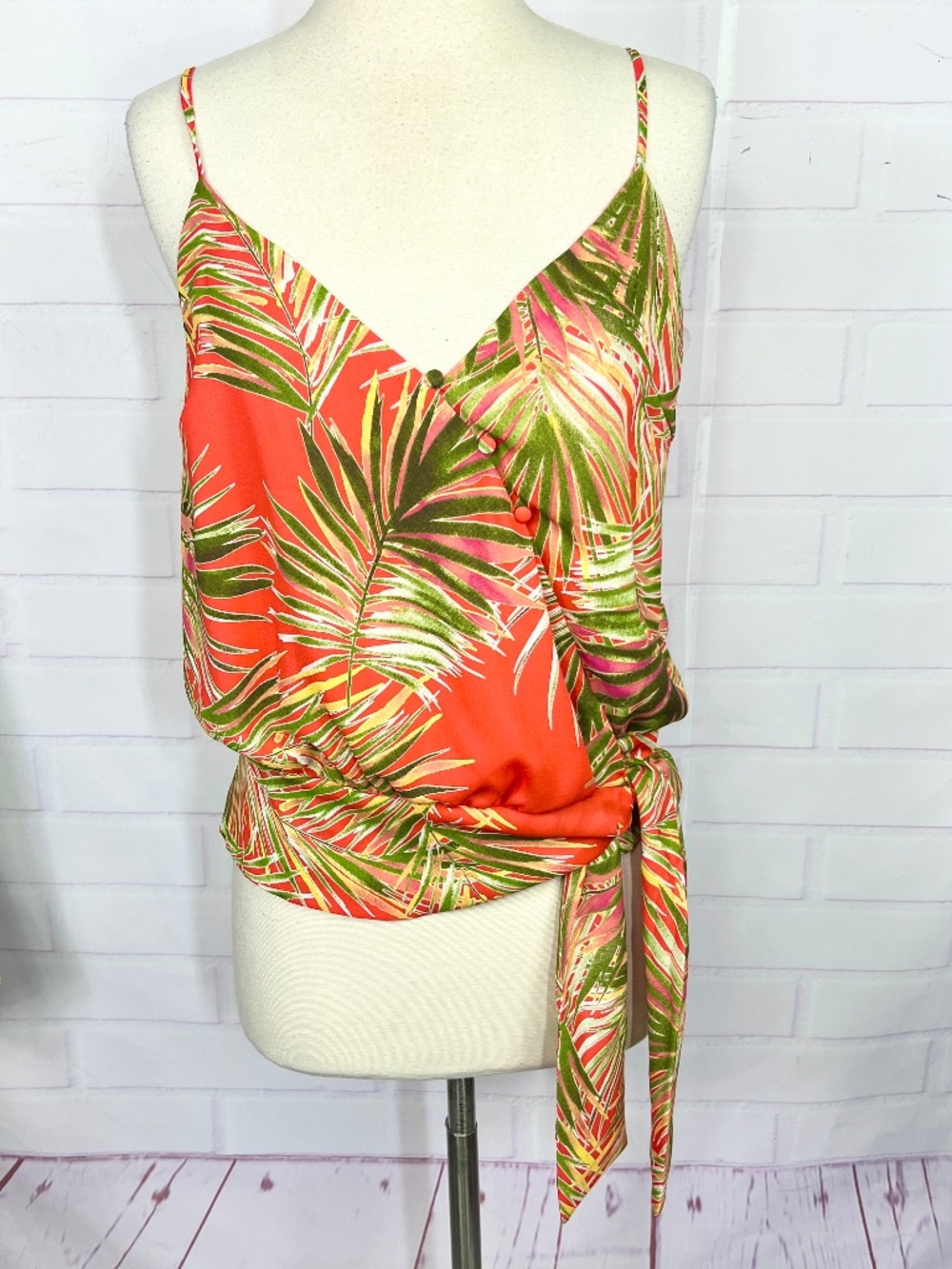 |•LUSH•| Orange Tropical Top Size Small